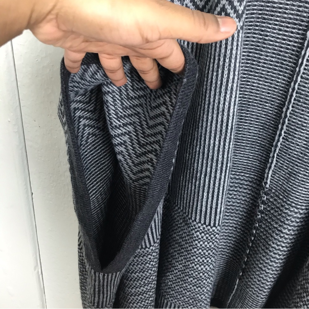 Avenue : size one size : oversized gray zig-zag striped print fall open cardigan - Picture 4 of 6